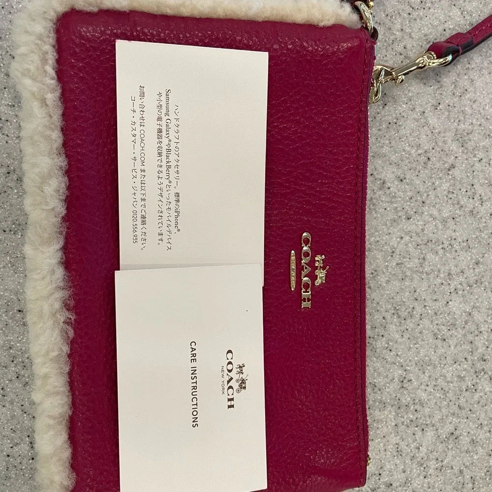 Coach Fuchsia‎ Wristlet with Shearling Accent EUC - Picture 4 of 8